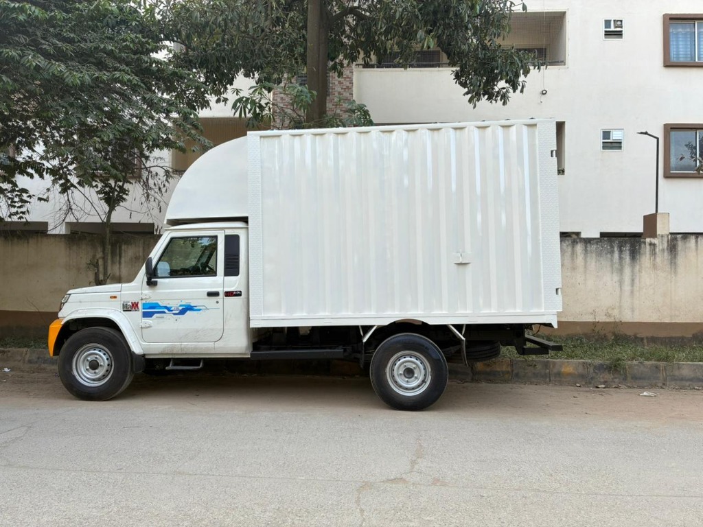 Bolero Maxx Diesel 2T Side View