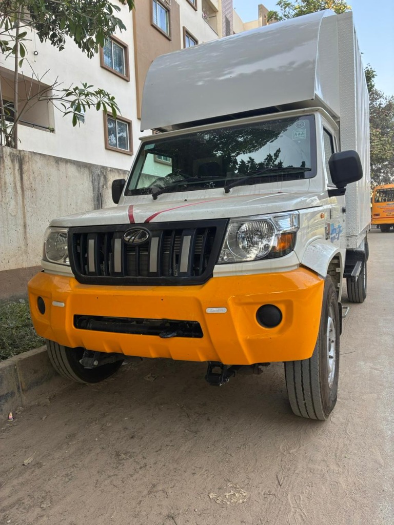 Bolero Maxx Diesel 2T Front View