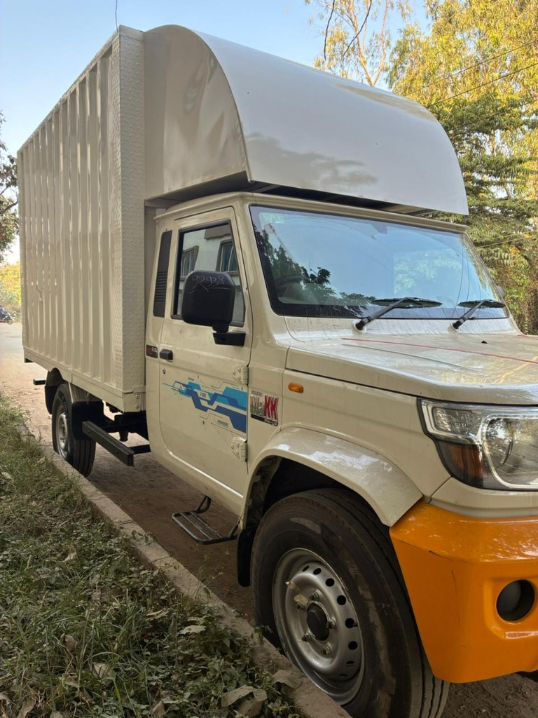 Bolero Maxx Diesel 2T Rear View